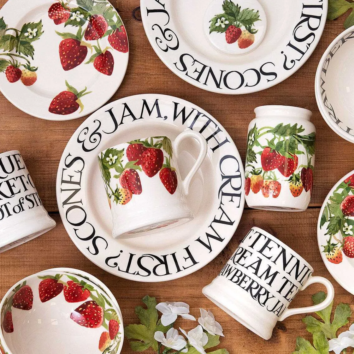 Fruits Strawberries French Bowl>Emma Bridgewater Fashion
