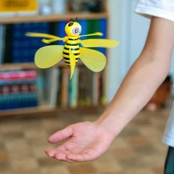 Flying Bee><noscript><img width=