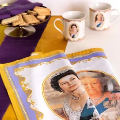 Her Majesty Queen Elizabeth Ii Commemorative Tea Towel><noscript><img width=