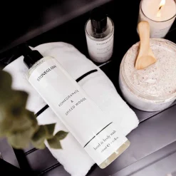 Modern Classics Pomegranate & Spiced Woods Hand & Body Lotion 250Ml><noscript><img width=