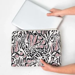 Baleigh Giraffe Quilted 13-Inch Laptop Case>Ted Baker New