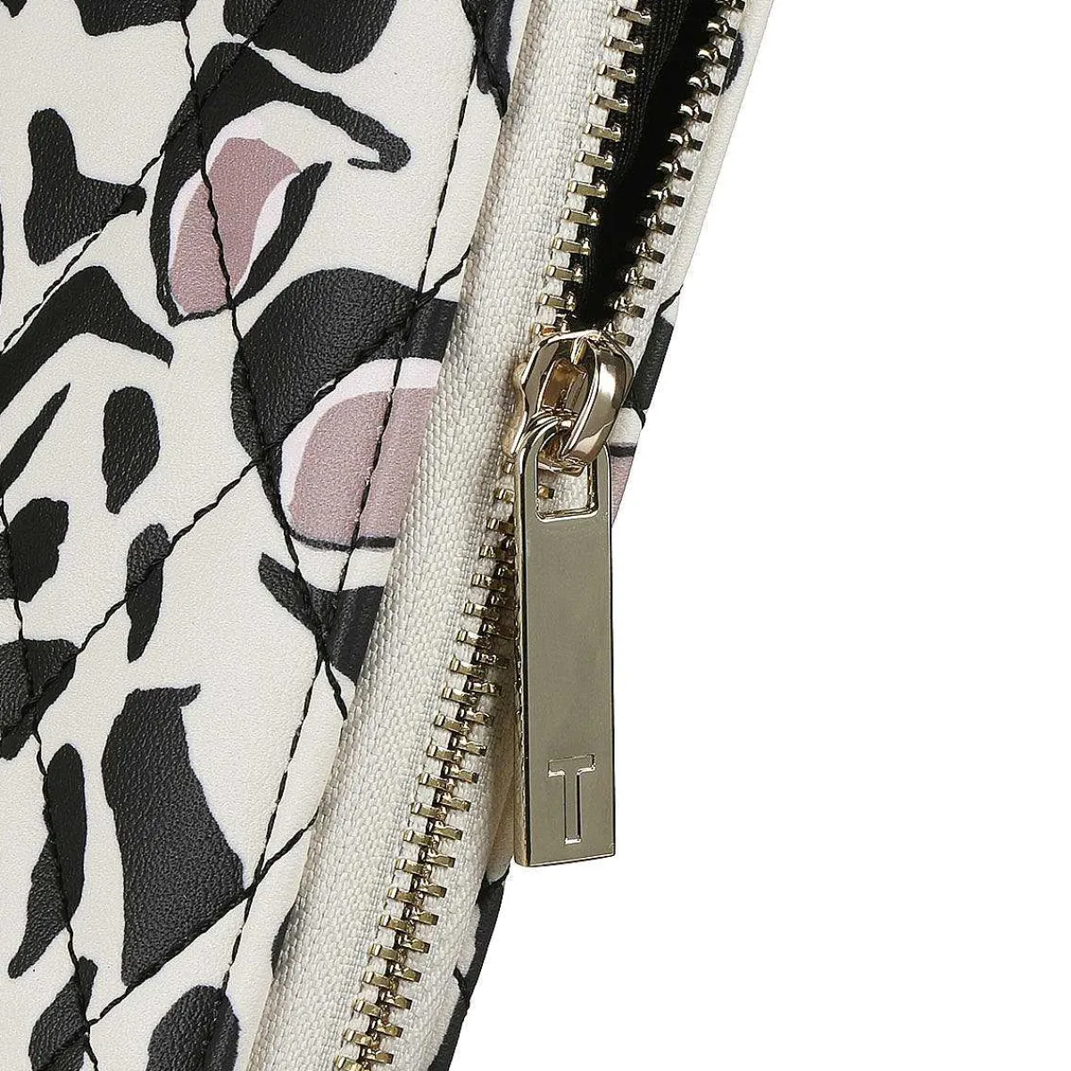 Baleigh Giraffe Quilted 13-Inch Laptop Case>Ted Baker New