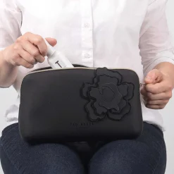 Jelika Magnolia Black Silicone Washbag><noscript><img width=