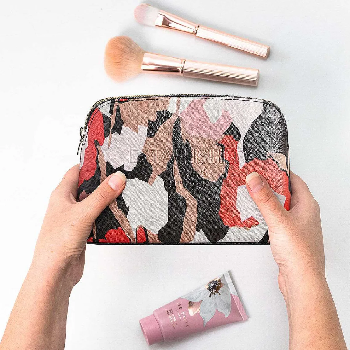 Myylee Retro Flood Saffiano Makeup Bag>Ted Baker Fashion