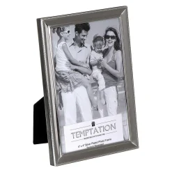 Silver-Plated Narrow Dotted Edge Photo Frame 4X6>Temptation Clearance