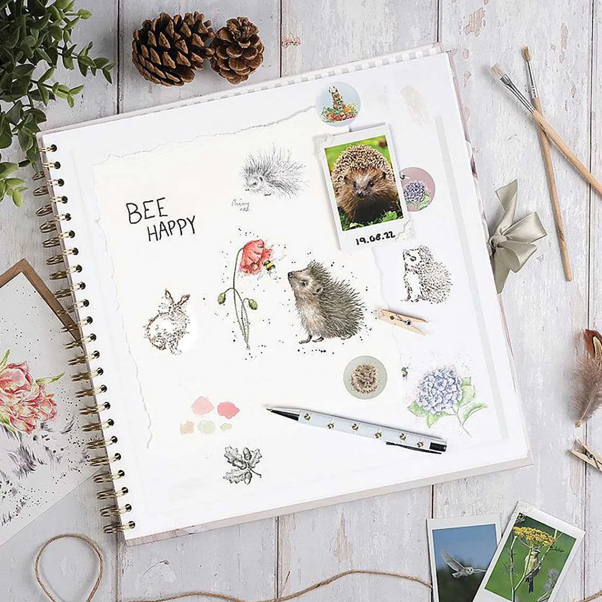 'Hydrangea' Bee Scrapbook Album>Wrendale Best Sale