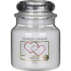 Snow In Love Medium Jar Candle>Yankee Candle Outlet